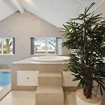 Дом отдыха Aqua 242 *